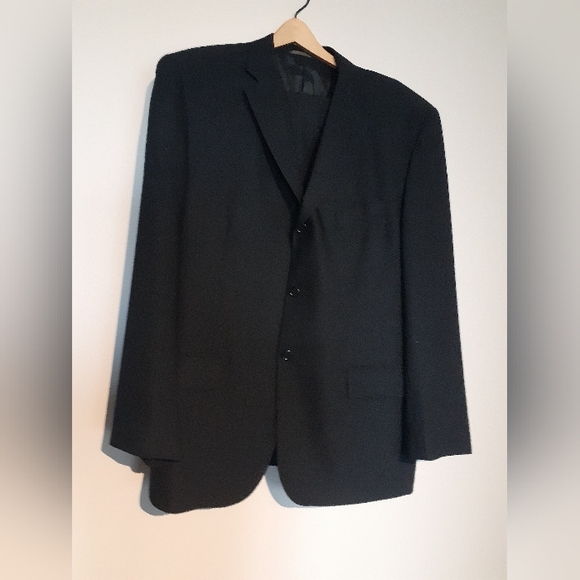 Black suit - Picture 1 of 2